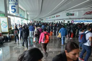 Por bloqueos cancelan en terminal del norte corridas para 8 estados