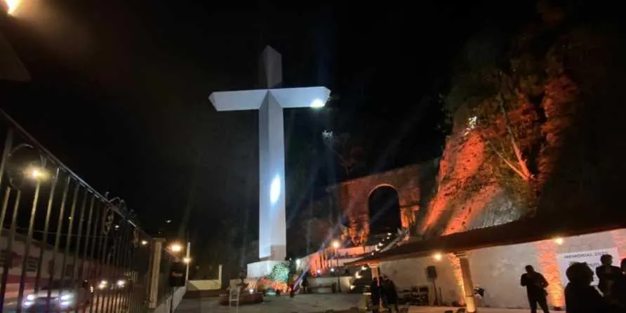 Colocan monumento a víctimas del Covid en Teziutlán