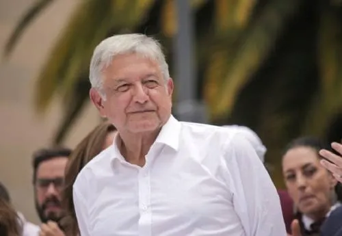 AMLO cerrará su campaña en el Estadio Azteca