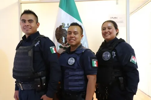 Rescataron policías municipales de Puebla a hombre que intentó arrojarse de un puente