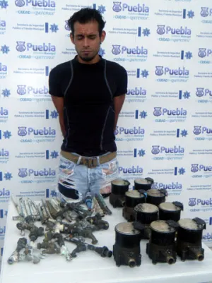 Sujeto presuntamente robó tubería, ya fue asegurado por la policía municipal