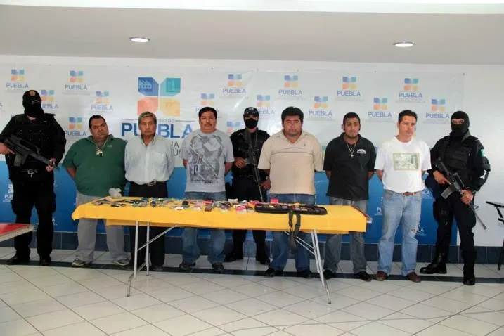 Estatales aseguran a 7 presuntos asaltantes de mujeres en el centro