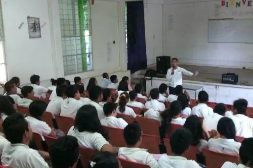 Ofrecen pláticas a estudiantes para no caer en manos de huachicoleros