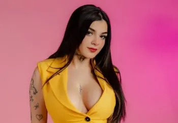 Karely Ruiz sorprende y se rapa su larga cabellera, sufre problemas de alopecia