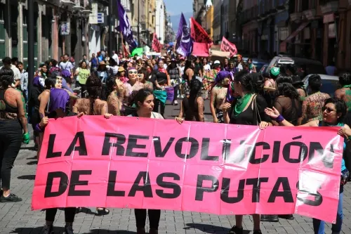 “Marcha de las putas” condena cerrazón al matrimonio igualitario y al aborto legal