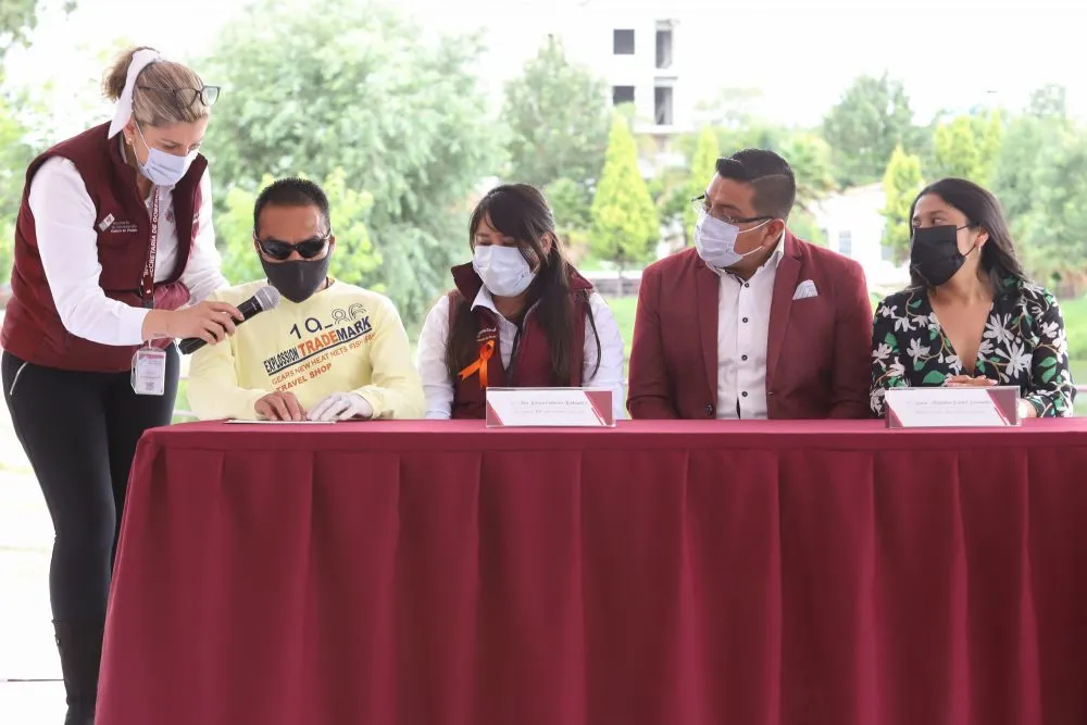 Entregan SEDIF y Registro Civil 14 actas de nacimiento en Braille en  Cuautlancingo