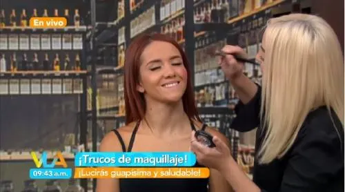 Maquillista de Venga la Alegría deja como payasito a modelo y se vuelve viral (VIDEO)