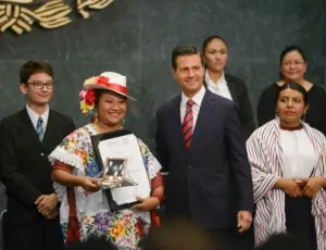 Peña destaca la educación como herramienta primordial de jóvenes