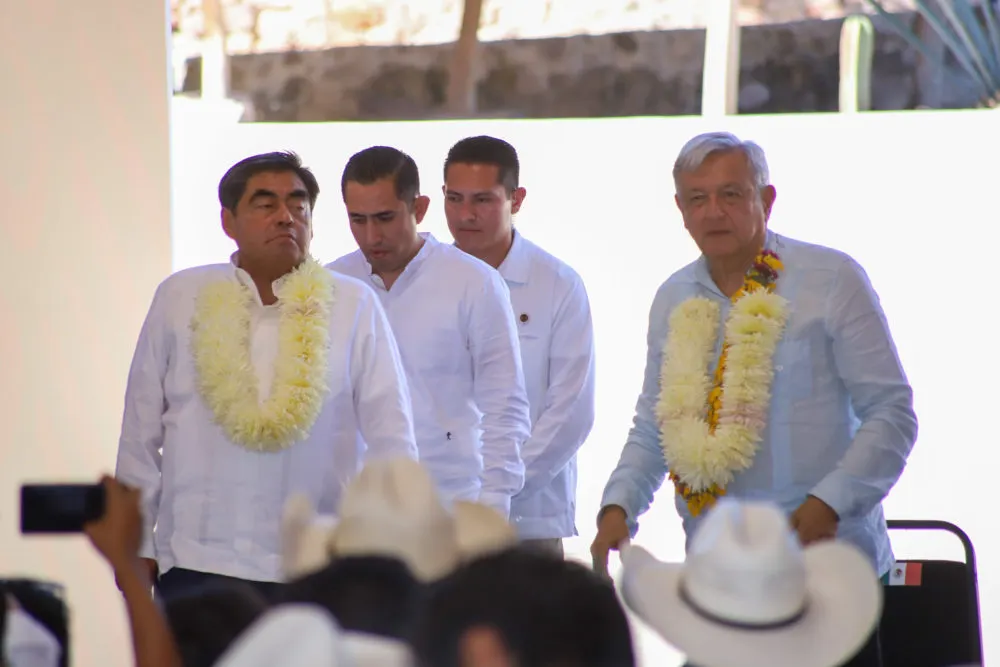 AMLO apacigua a los maestros y Barbosa los tacha de señoritos y revoltosos