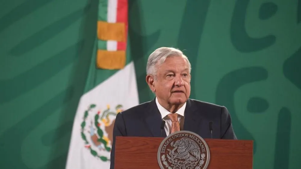 AMLO promete plaza en la SEP a técnicos del deporte