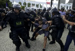 Nueva jornada violenta deja 34 detenidos en Brasil