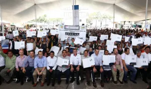 Alcalde cumple a locatarios de mercados