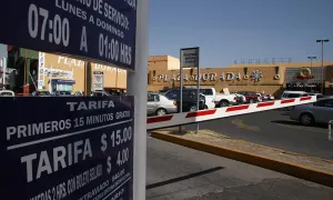 Logran acuerdo sobre estacionamiento en Centros Comerciales