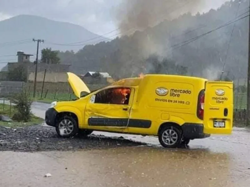 Queman camioneta de Mercado Libre para evitar instalación de casillas