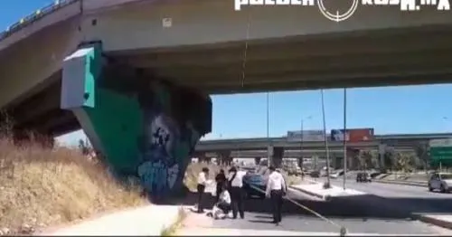 Muere repartidor de tortillas al caer a un carril de la carretera federal a Tehuacán