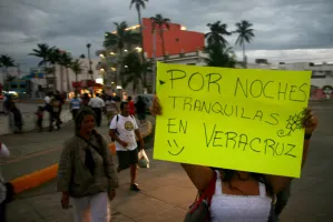 Por inseguridad, piden a veracruzanos no salir solos después de las ocho de la noche