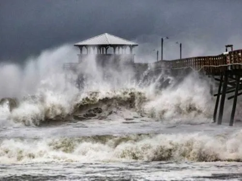 Huracán ‘Florence’ toca tierra en Carolina del Norte