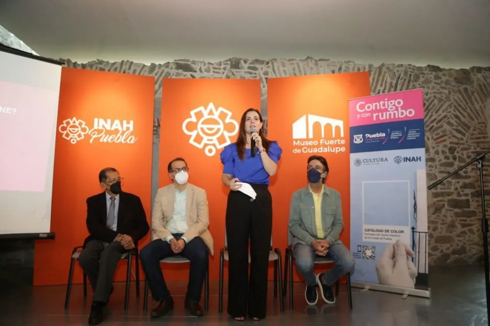Centro Histórico de Puebla estrena catálogo de color especializado para fachadas