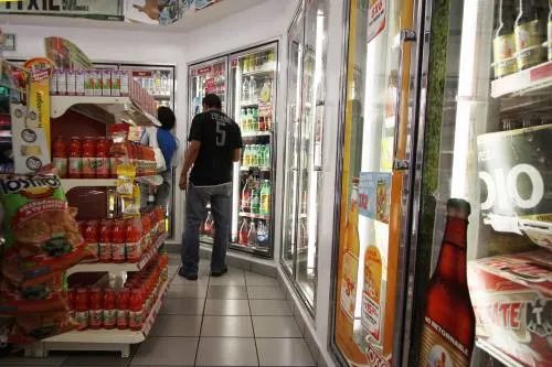 Incumplen 19 tiendas de conveniencia con horario establecido para venta de alcohol