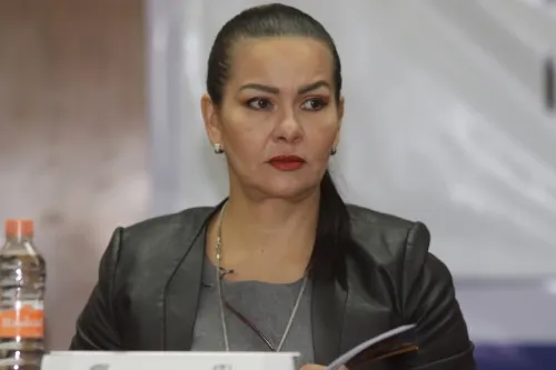 Vanessa Barahona deja plantados a diputados y condiciona fechas para comparecencia