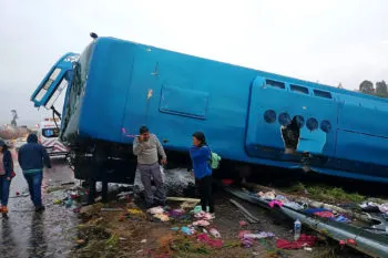 Vuelca autobús de pasajeros sobre la autopista Puebla- Atlixco