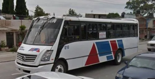 Asaltan a pasajeros de la Ruta Amozoc; en su intento de huida, retienen a tres mujeres