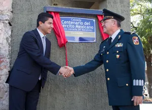 ERP devela placa en conmemoración del Primer Centenario del Ejército Mexicano