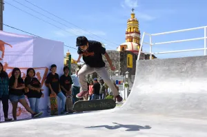 Reciben patinadores de Cholula nuevo parque