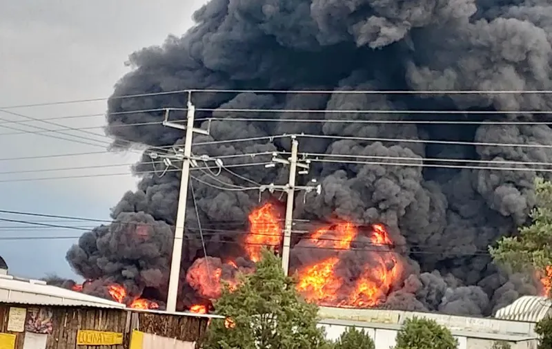 Incendio en fábrica de Tlaxco provoca evacuación de más de mil trabajadores