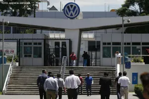 Huelga en VW afectaría proyecto de producción electrica en Puebla