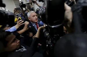 Pérez Molina se presenta ante tribunal por acusación de corrupción
