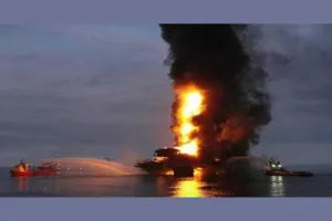Se incendia plataforma petrolera en Campeche