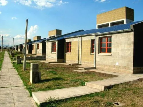 Mil viviendas serán edificadas para familias de escasos recursos