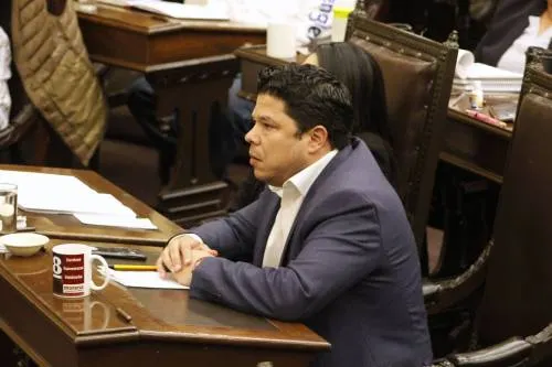 Congreso no “solapará a nadie”, afirma Biestro ante inicio de procedimiento contra JJ