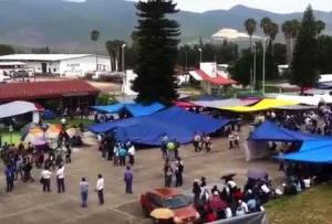 CNTE realiza saqueos y toma instalaciones de Pemex en Oaxaca