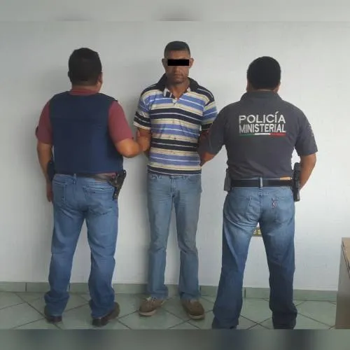 Detienen a un hombre que violaba a su hija en Puebla
