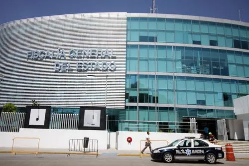 FGE detuvo en flagrancia delictiva a dos sujetos por robo a comercio