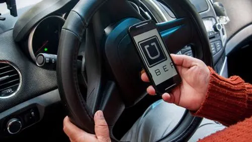Asaltan y despojan de su auto a conductor de Uber, en la Juárez