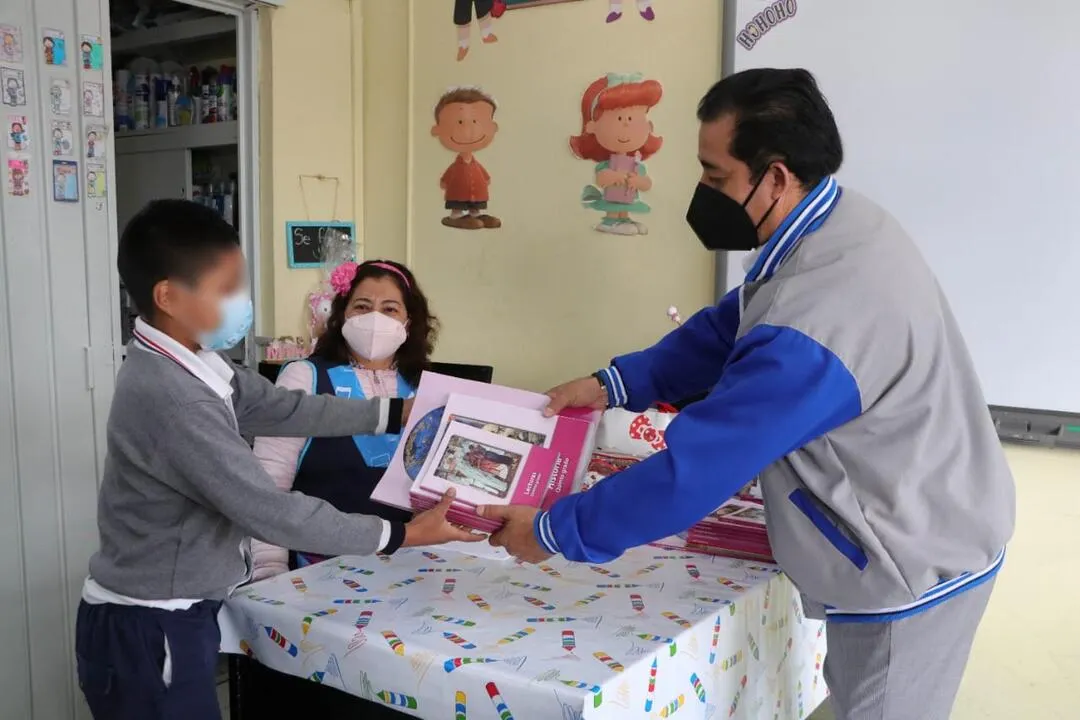 SEP Entrega de apoyo a escuelas