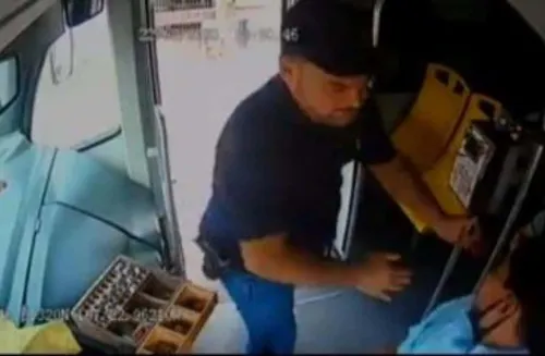 ‘Ministerial’ cachetea a camionero por atravesarse
