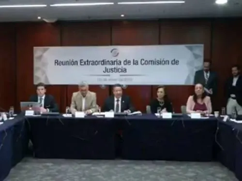Comisión del Senado aprueba lista de idóneos para fiscal