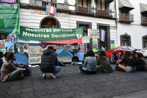 Diputados se irán de candidatos y aun así prometen solucionar el aborto