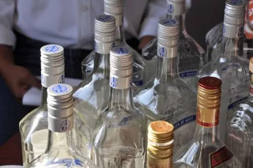 Al menos 42 muertos en Irán por beber alcohol adulterado
