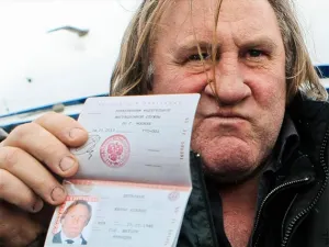 Gérard Depardieu presume pasaporte ruso