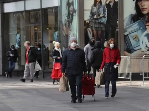 Nueva York pide a vecinos cubrirse el rostro por coronavirus