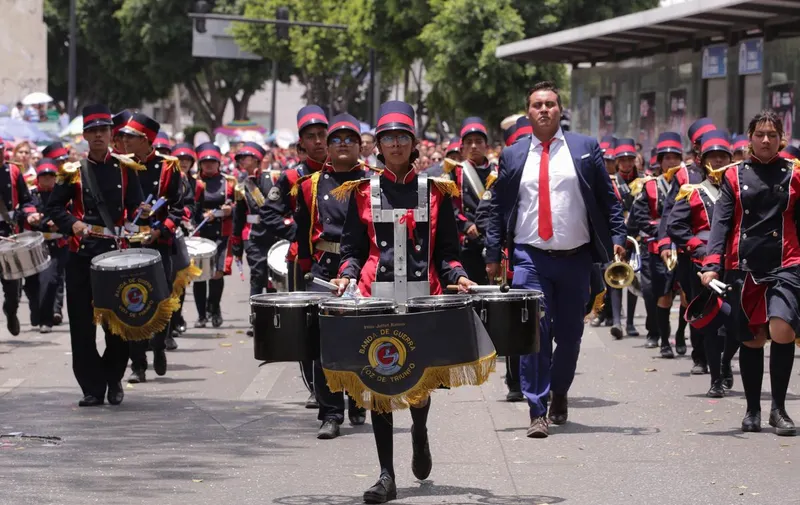 desfile-del-5-de-mayo-contingentes
