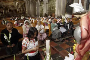 Poblanos efectúan marcha y jornada de oración en Catedral