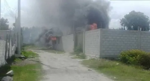 Explota bodega de huachicol en Los Reyes de Juárez