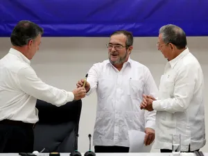 Máximo líder de las FARC anuncia el fin de las extorsiones