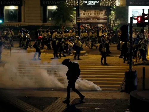 Navidad difícil en Hong Kong por enfrentamientos
